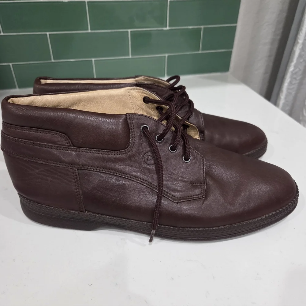 VIKINGS MEN'S BROWN LEATHER CHUKKA BOOTS SIZE 8.5 NWOT